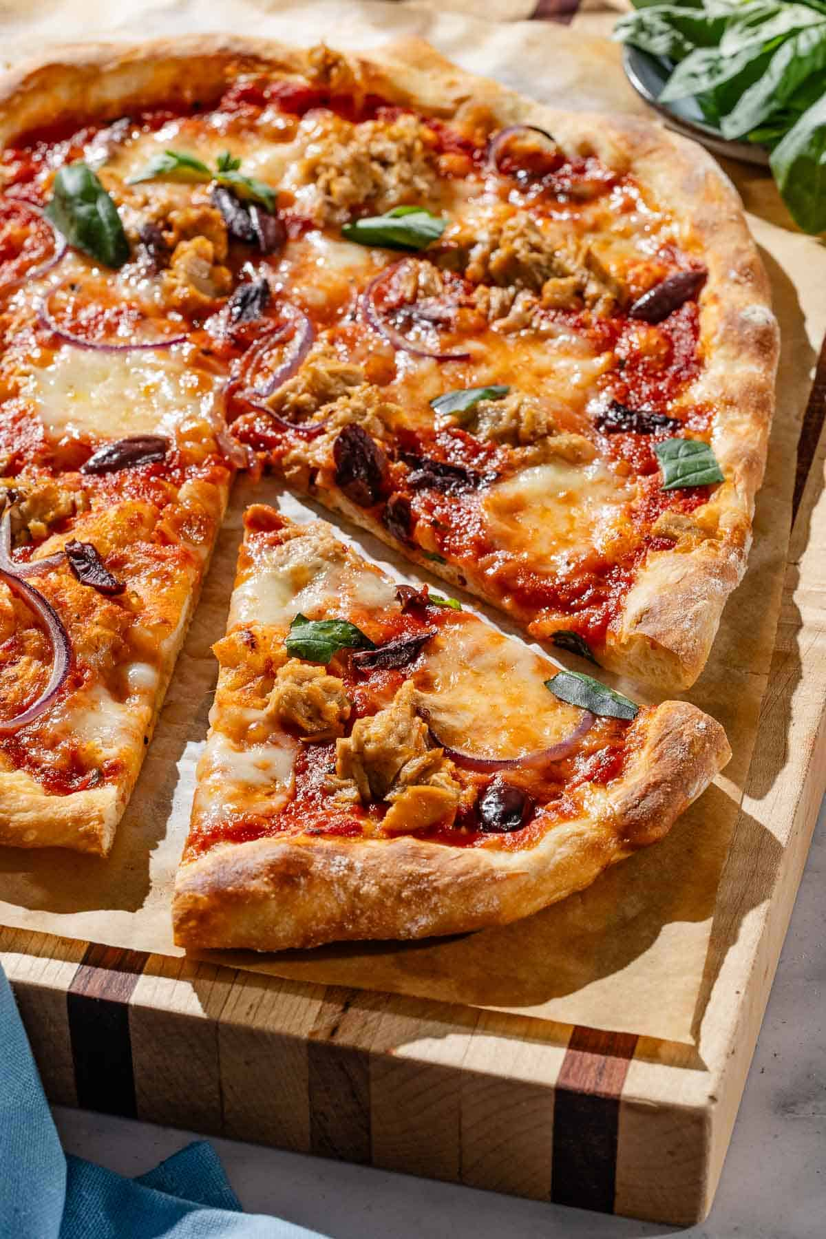 Tuna & Onion Pizza (Tonno e Cipolla)